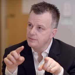 Mr. Chris MacNeil