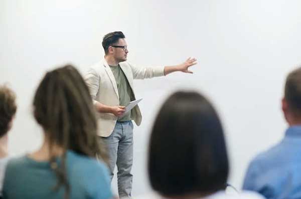 From Amateur to Pro: How to Become a Professional TV Presenter