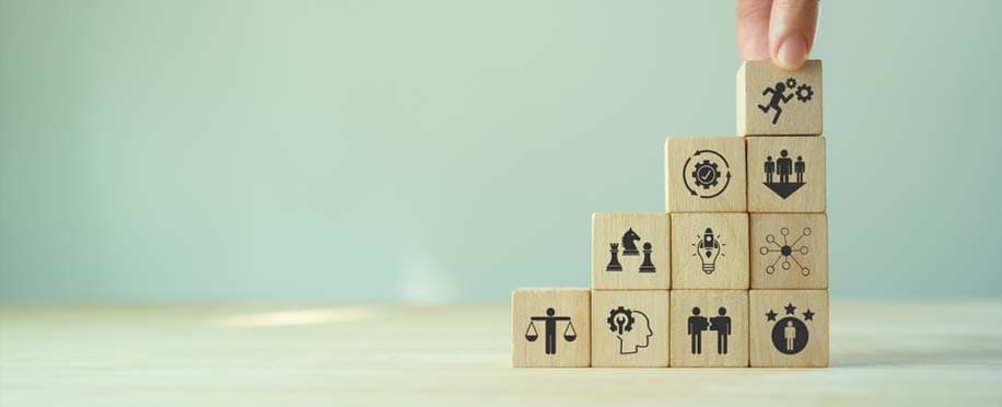 Building sustainable leadership: the optimal strategy for balancing profits and Work