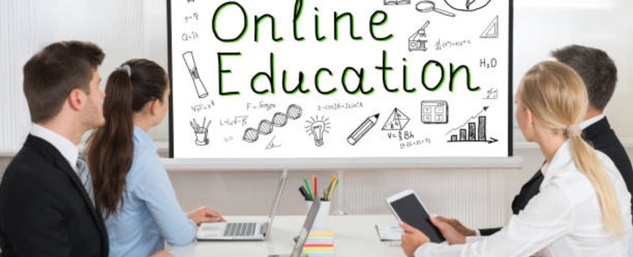 Why Online Professional Courses Are Replacing Classroom Learning in 2025
