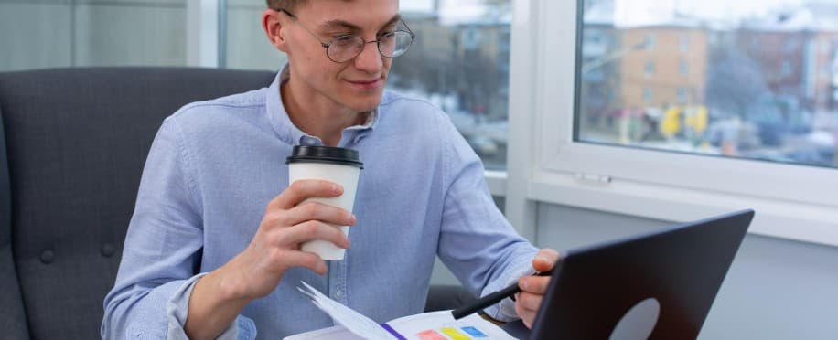 The Pros and Cons of Hot Desking: Is It Right for Your Office?