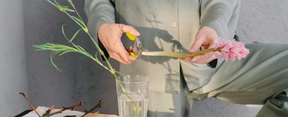 What Is Laissez Faire Management Style? Exploring Its Pros and Cons