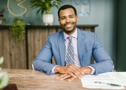 Administration Courses That Prepare You for Real-World Office Challenges