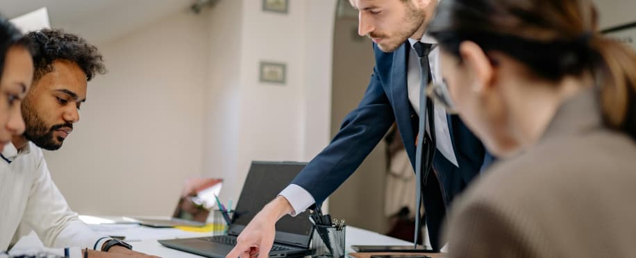 Choosing the Right Business Management Course: A Guide for Aspiring Entrepreneurs