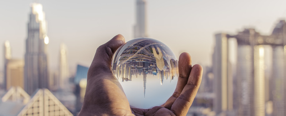 new_storage/images/posts//closeup-shot-male-hand-holding-crystal-ball-with-reflection-city1_1710538965.jpg